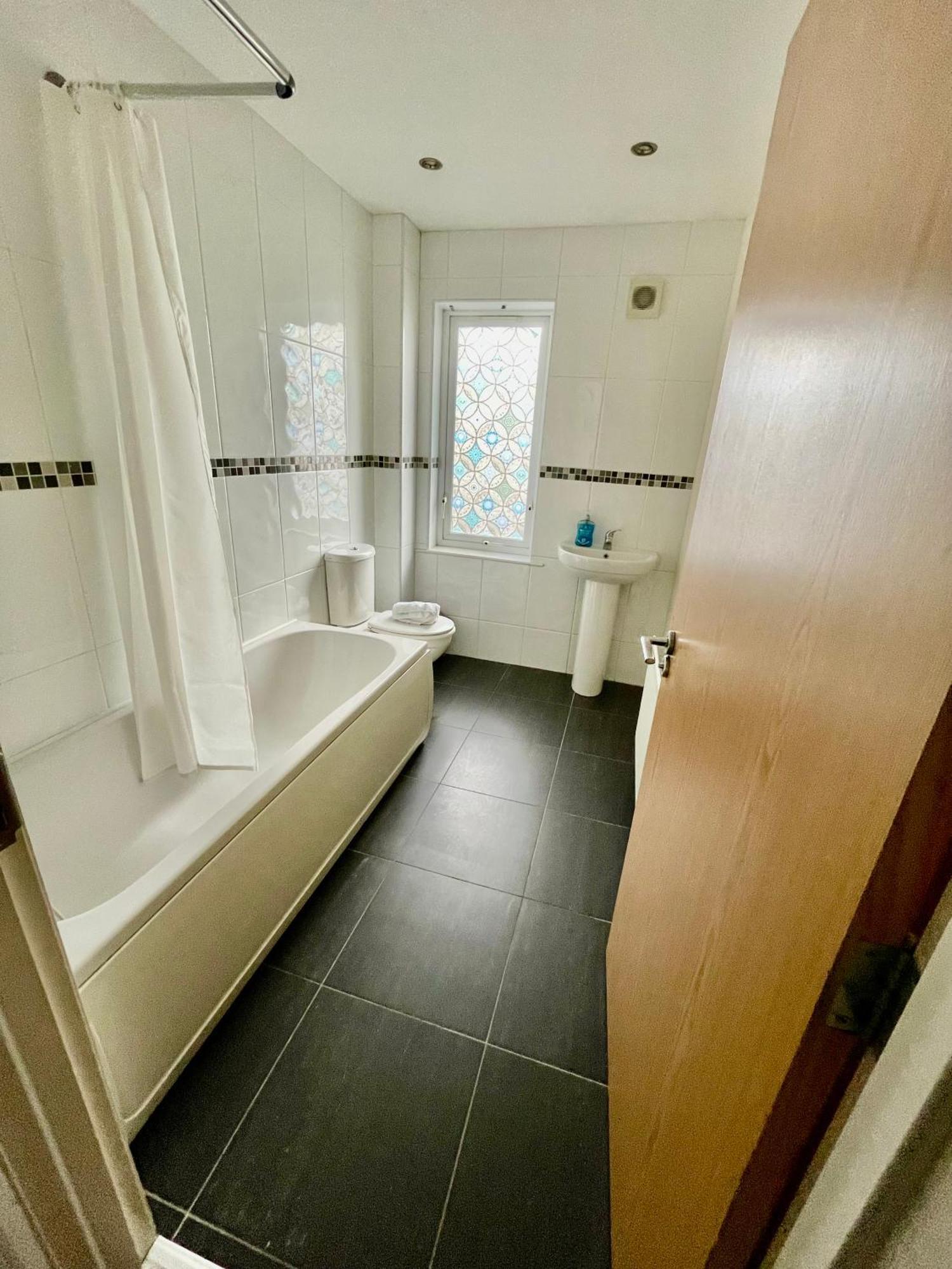 2 Bedroom City-Centre Apartment With Free Parking Belfast Zewnętrze zdjęcie